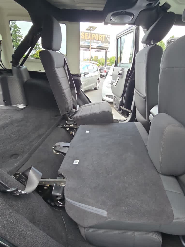 2012 Jeep Wrangler Unlimited Sahara
