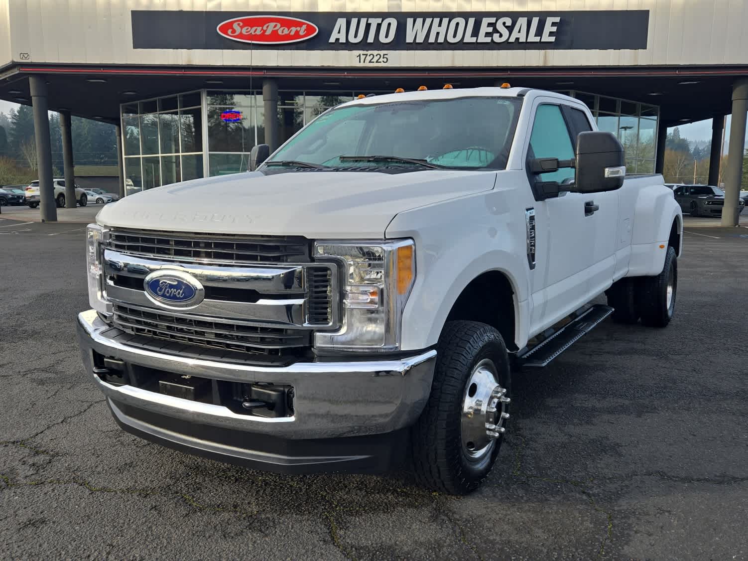 2017 Ford Super Duty F-350 DRW XLT