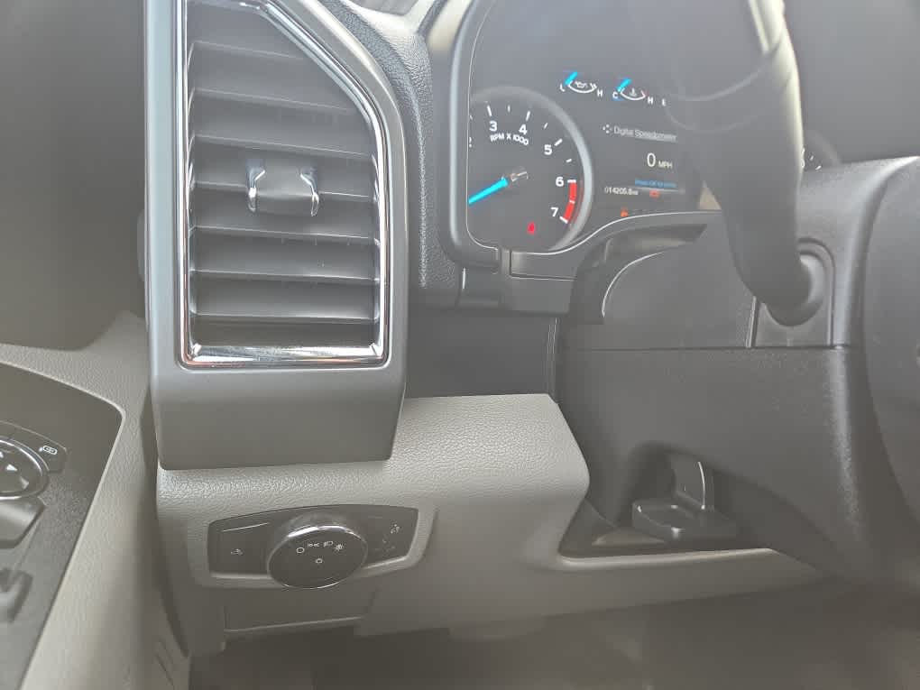 2017 Ford Super Duty F-350 DRW XLT