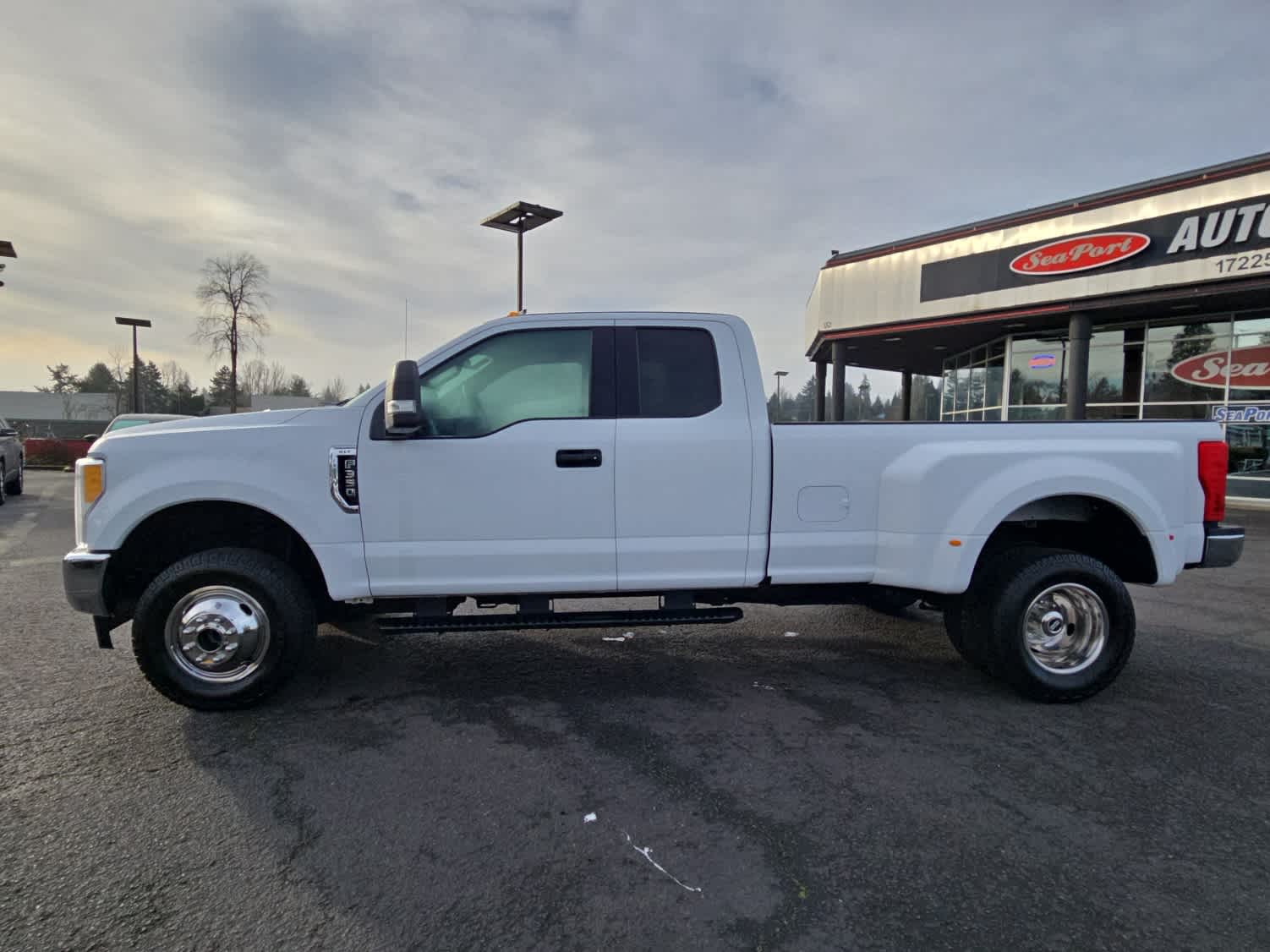 2017 Ford Super Duty F-350 DRW XLT