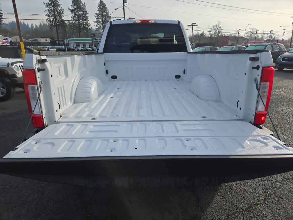 2017 Ford Super Duty F-350 DRW XLT