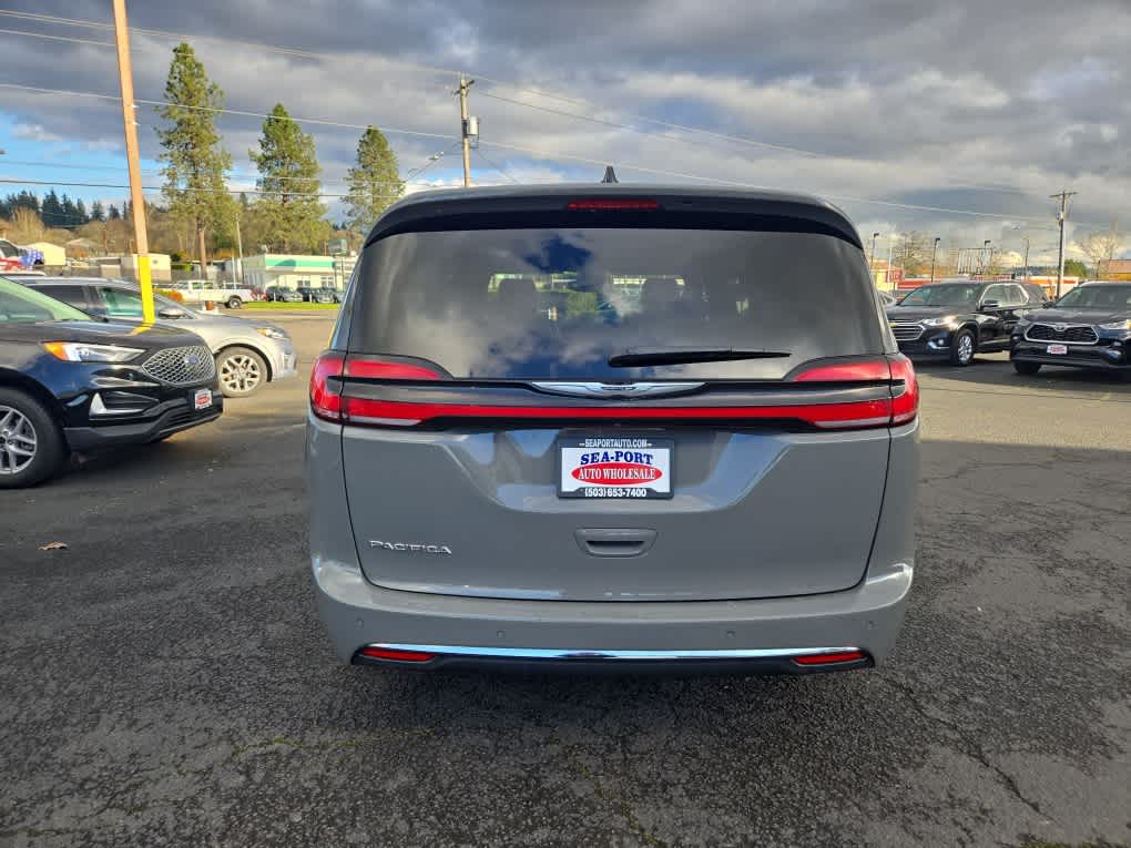 2025 Chrysler Pacifica Select