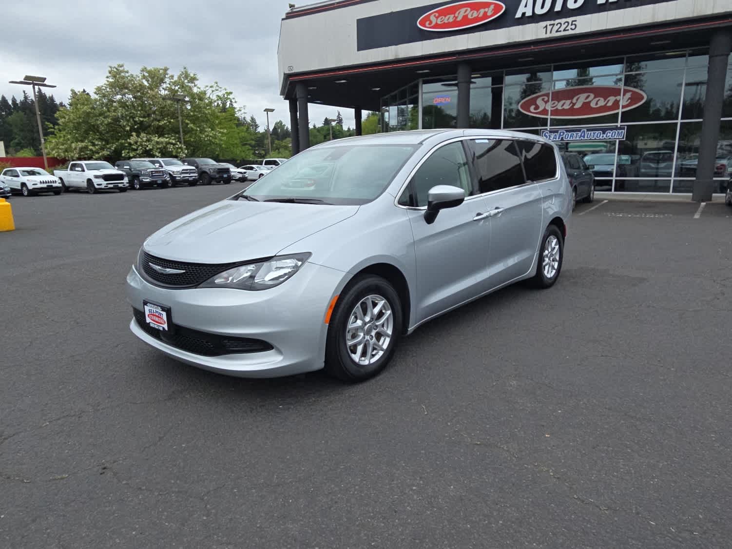 2023 Chrysler Voyager LX
