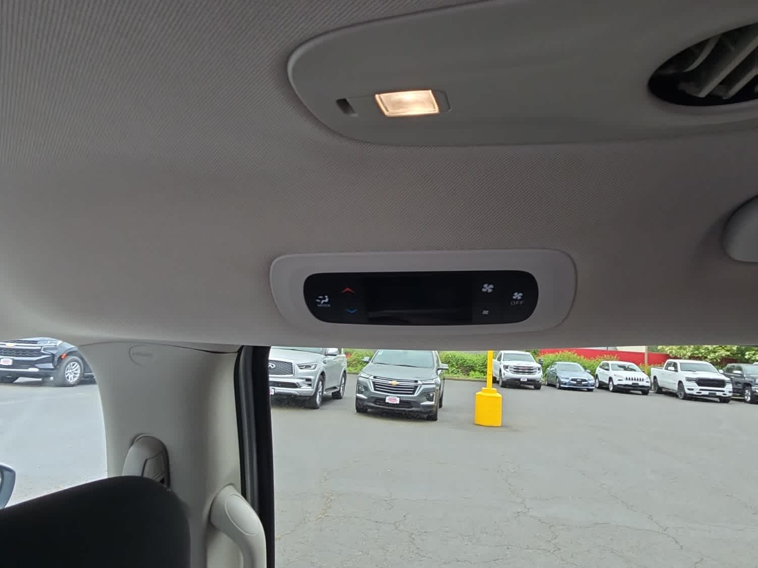 2023 Chrysler Voyager LX