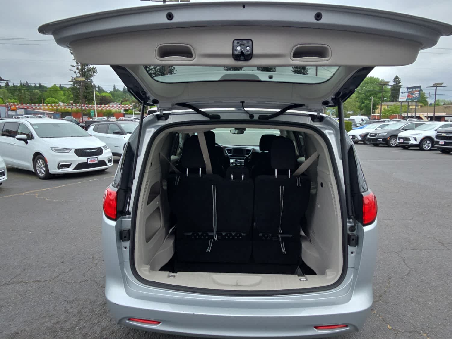 2023 Chrysler Voyager LX