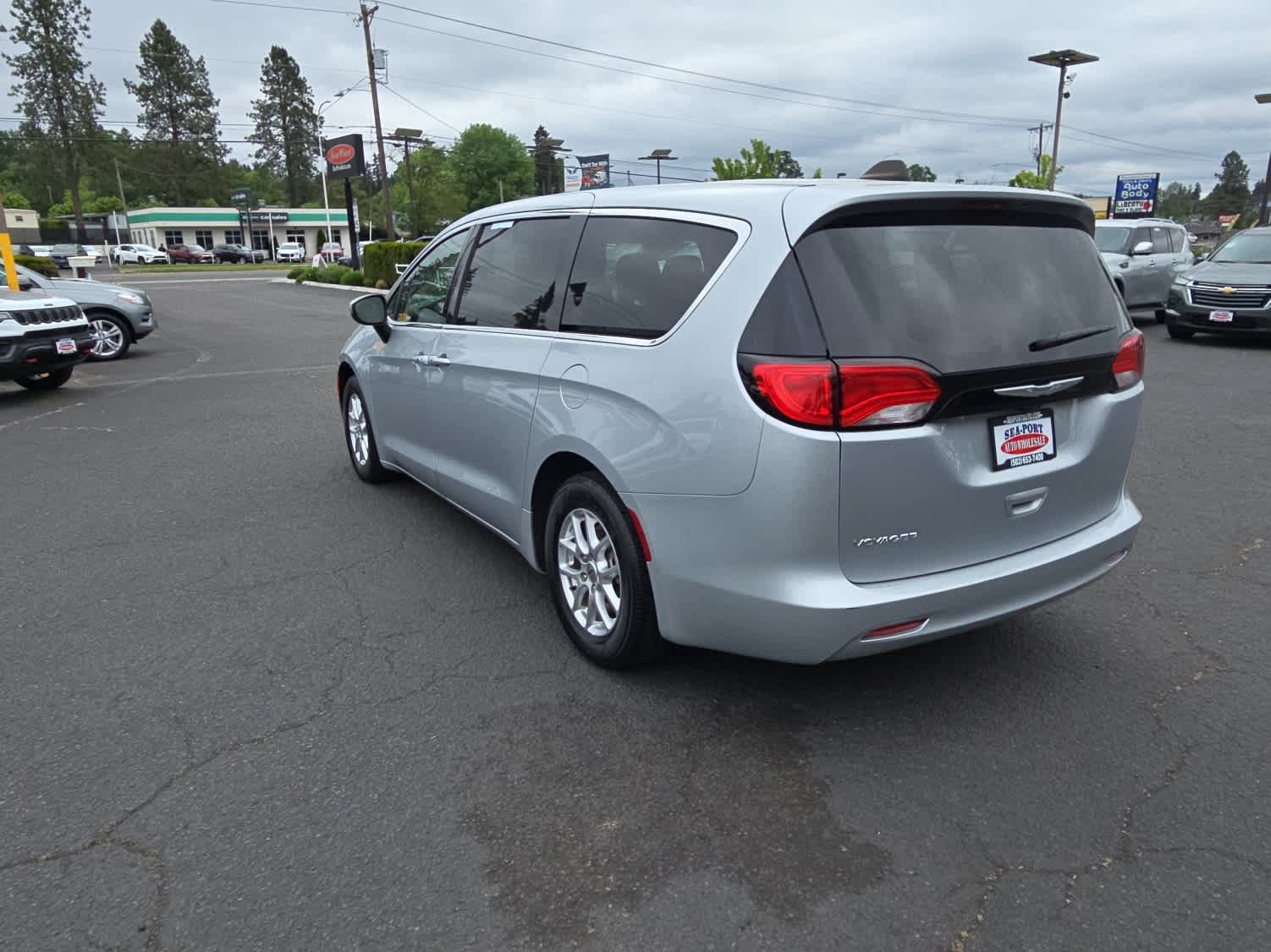 2023 Chrysler Voyager LX