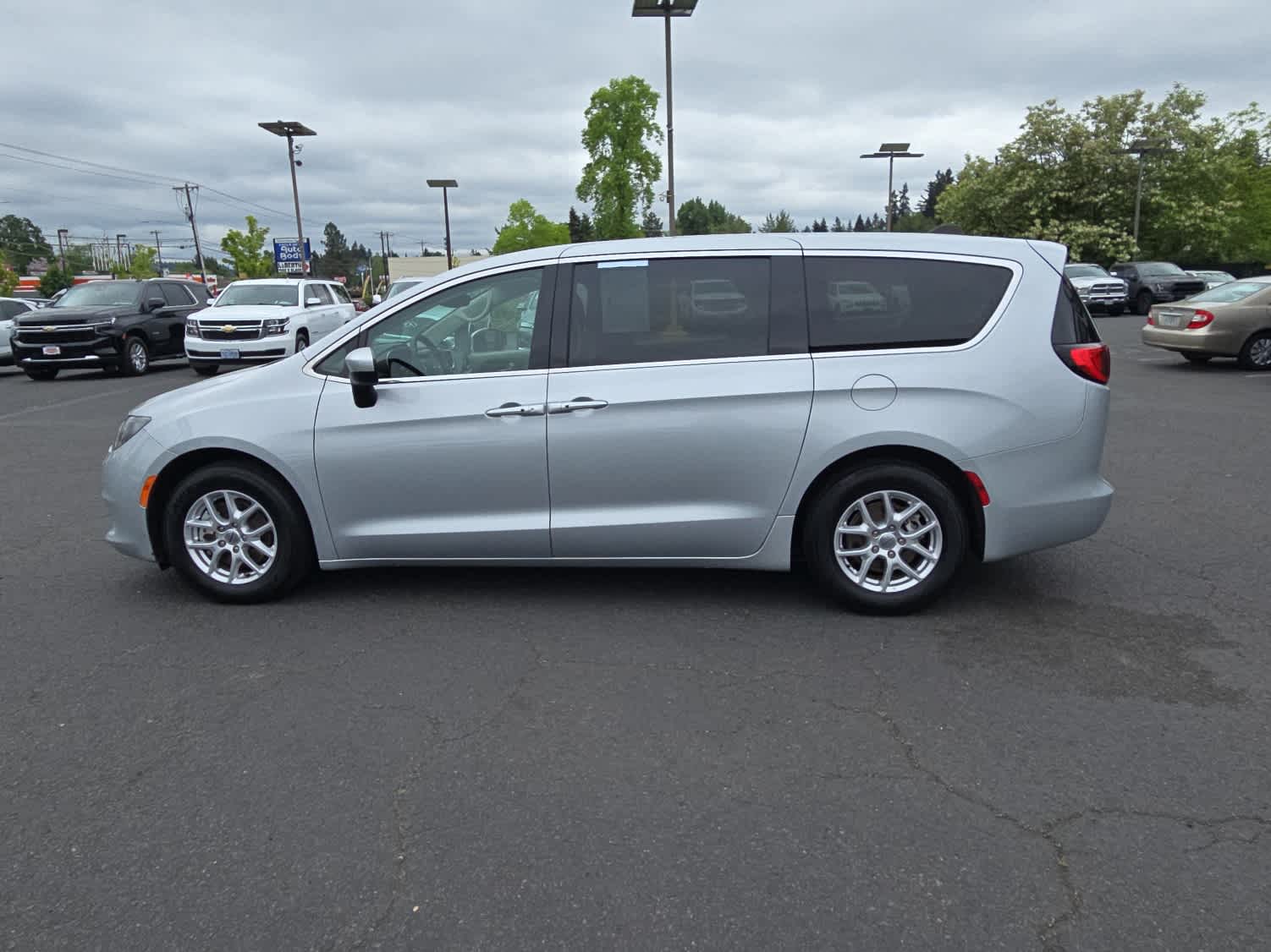 2023 Chrysler Voyager LX