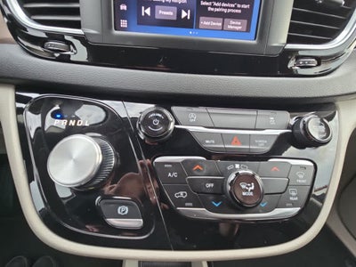 2024 Chrysler Voyager LX