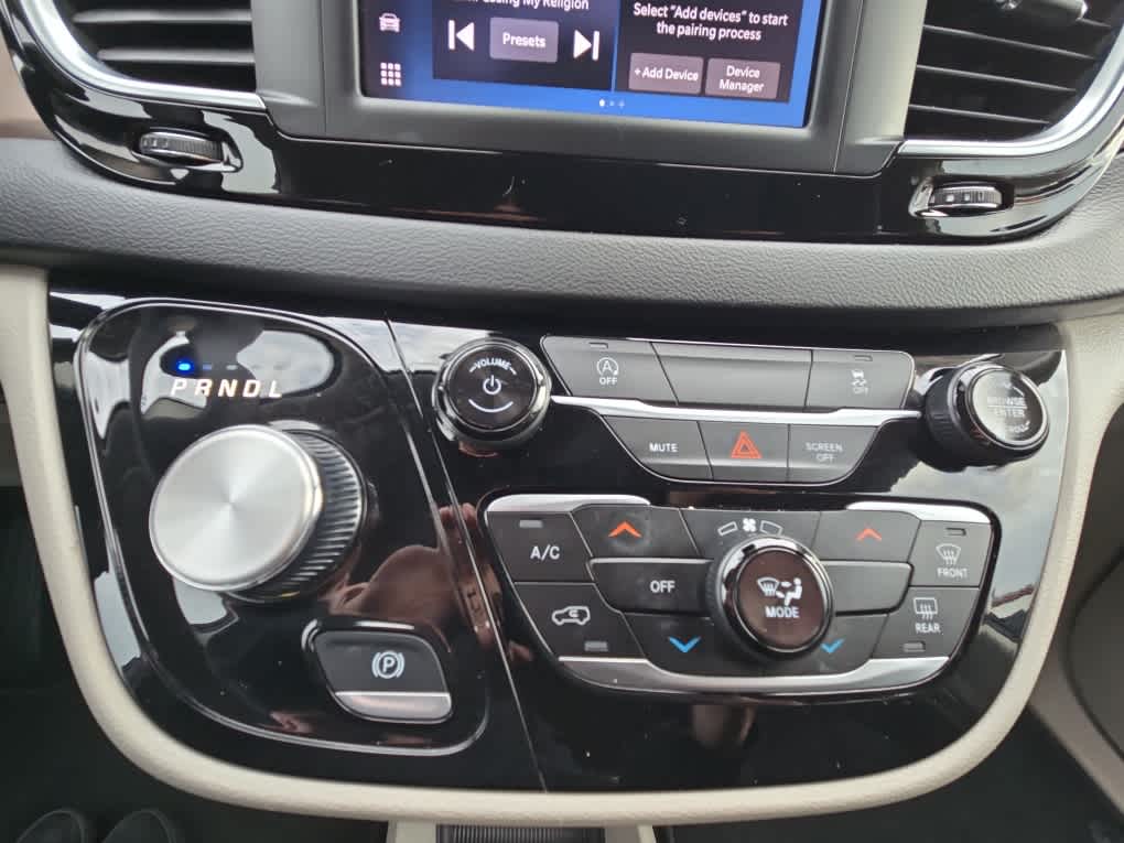 2024 Chrysler Voyager LX