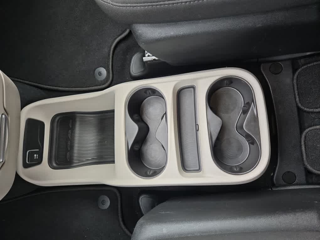 2024 Chrysler Voyager LX