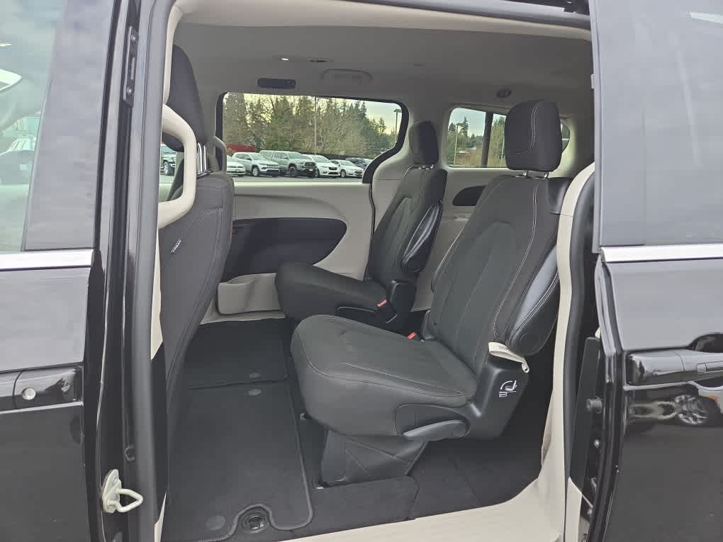 2024 Chrysler Voyager LX