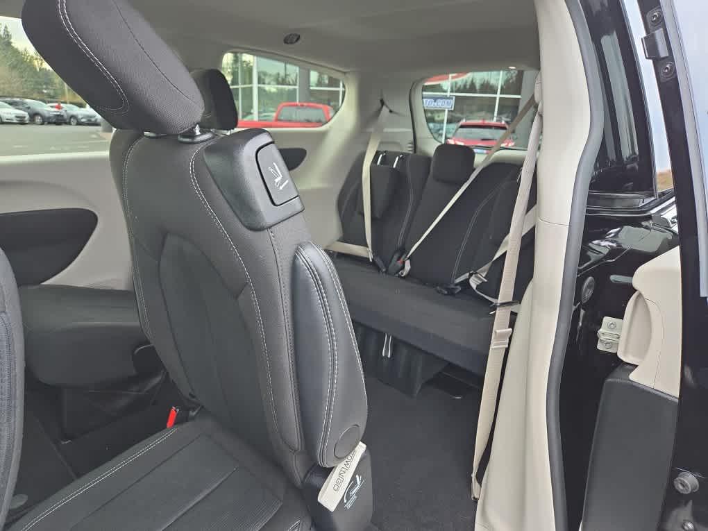 2024 Chrysler Voyager LX