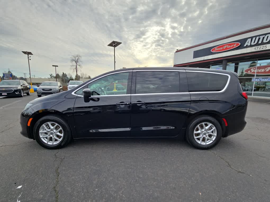 2024 Chrysler Voyager LX