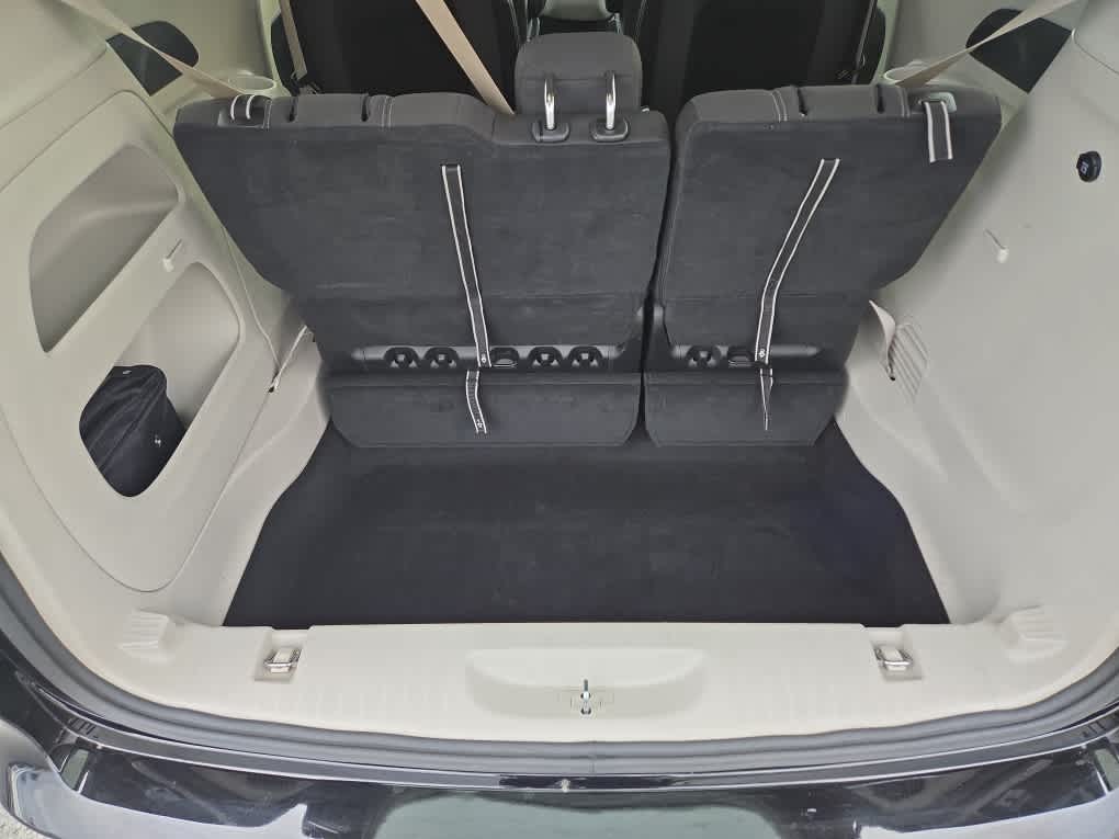 2024 Chrysler Voyager LX