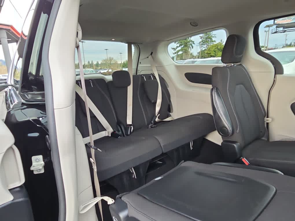 2024 Chrysler Voyager LX