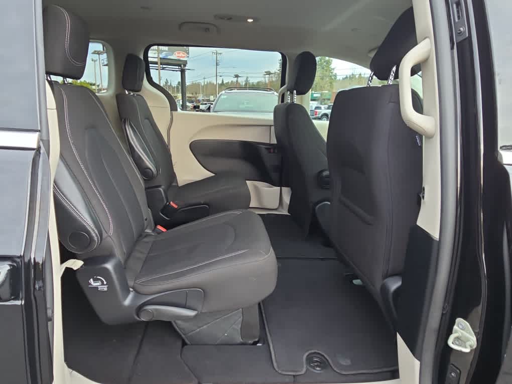 2024 Chrysler Voyager LX