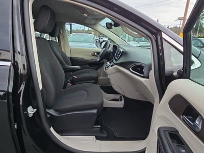 2024 Chrysler Voyager LX