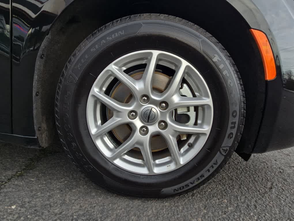 2024 Chrysler Voyager LX