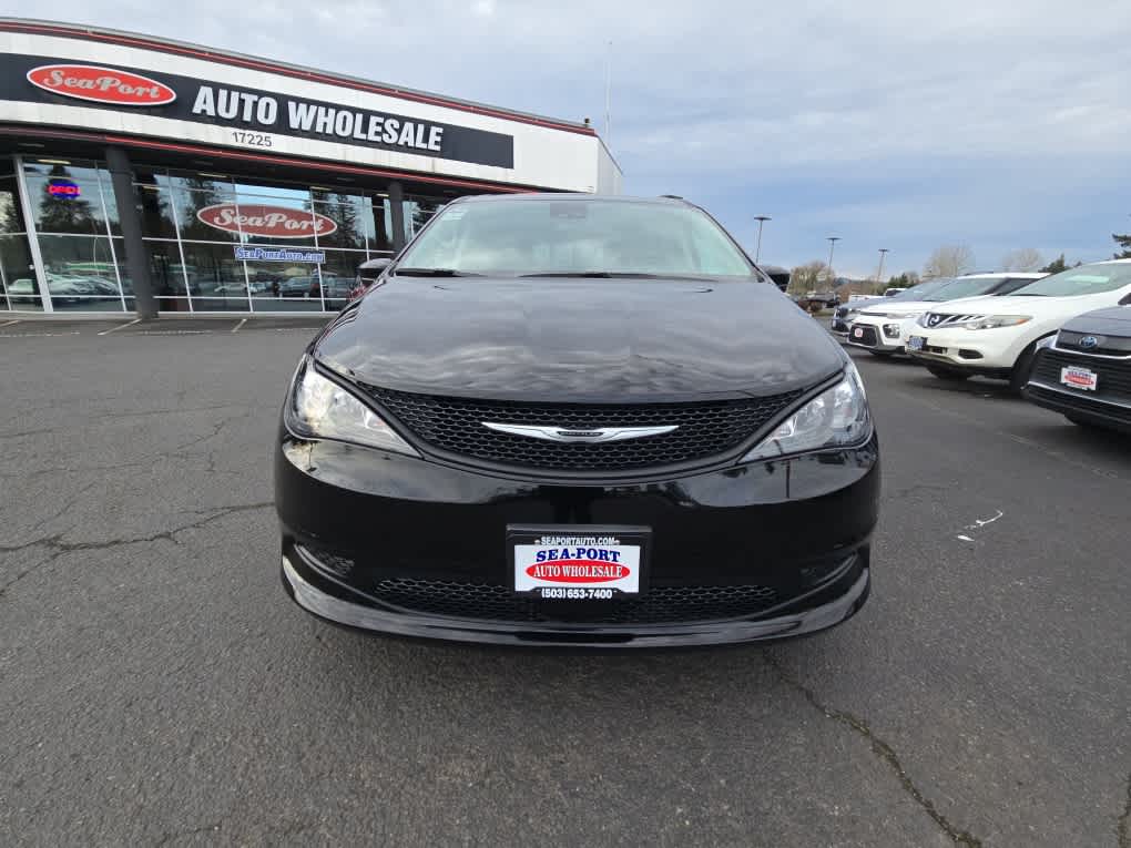 2024 Chrysler Voyager LX