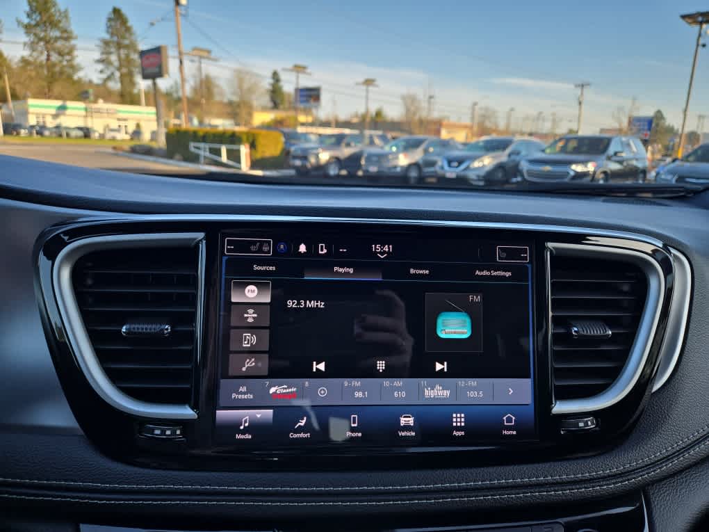 2023 Chrysler Pacifica Touring