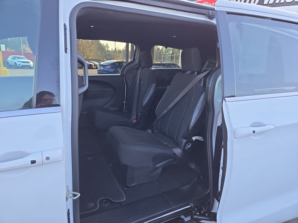 2023 Chrysler Pacifica Touring