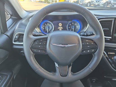 2023 Chrysler Pacifica Touring