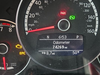 2014 Volkswagen Beetle Convertible 2.5L w/Tech