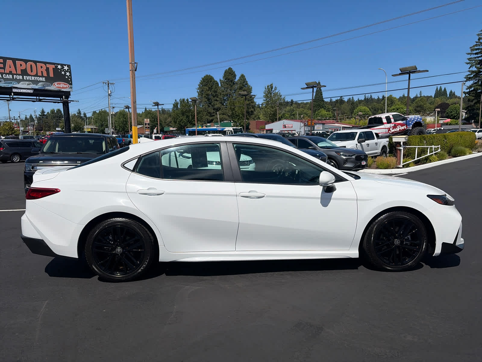 2025 Toyota Camry SE