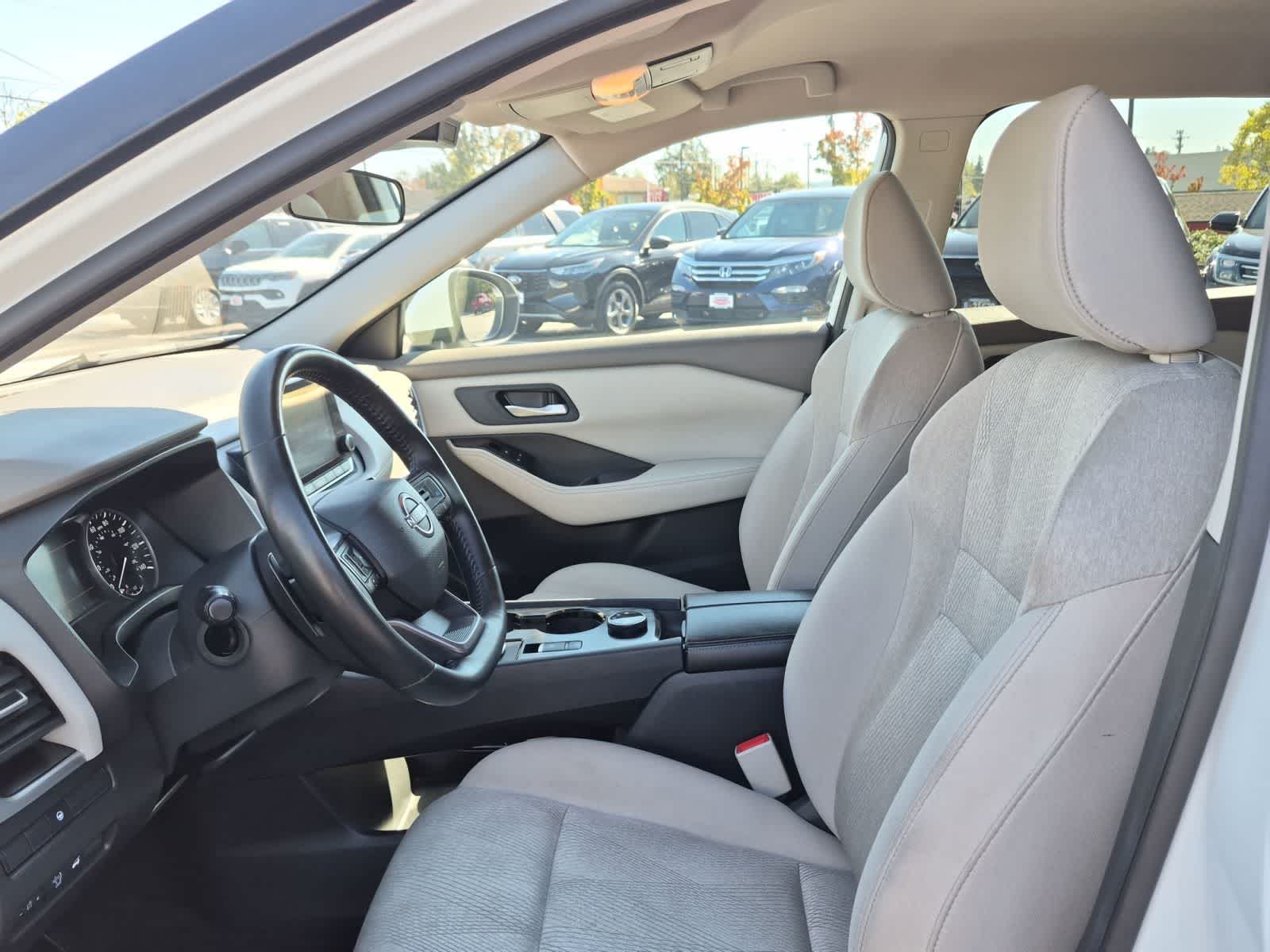2025 Nissan Rogue SV