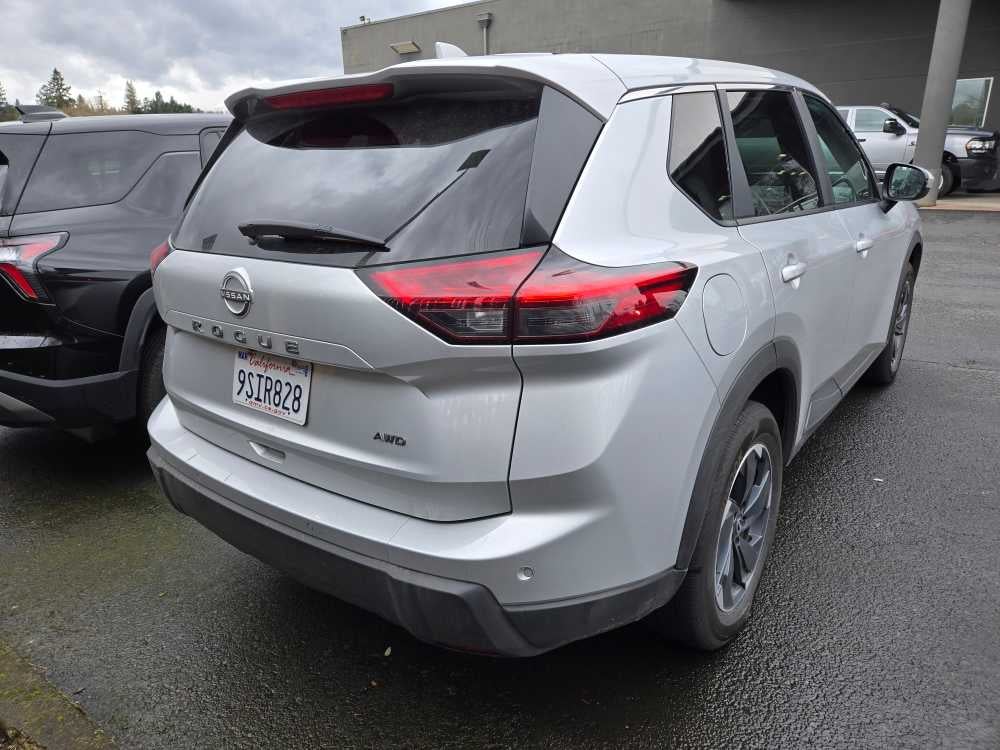 2025 Nissan Rogue SV