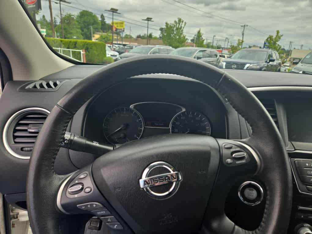 2017 Nissan Pathfinder SV