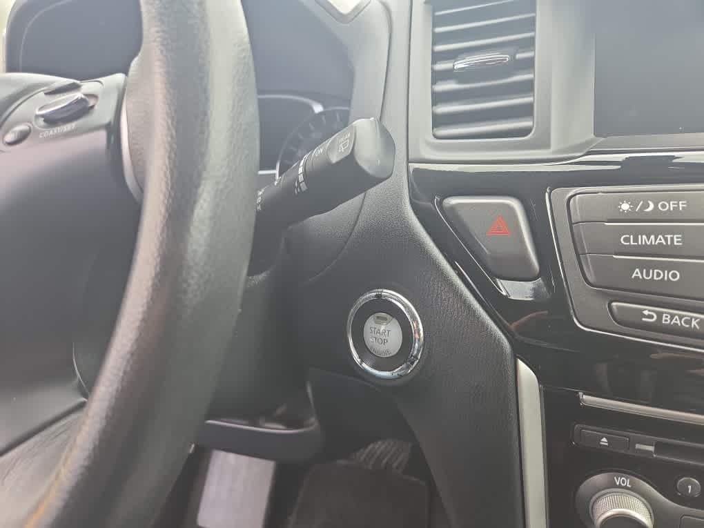 2017 Nissan Pathfinder SV