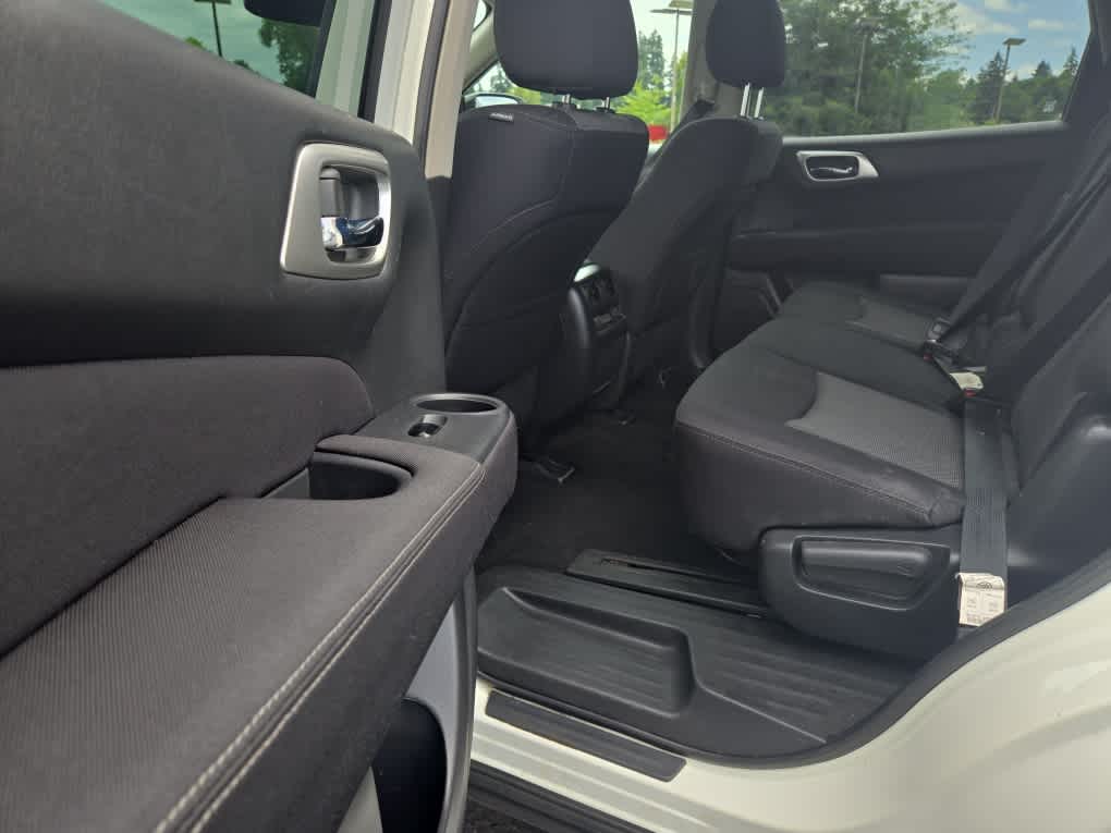 2017 Nissan Pathfinder SV