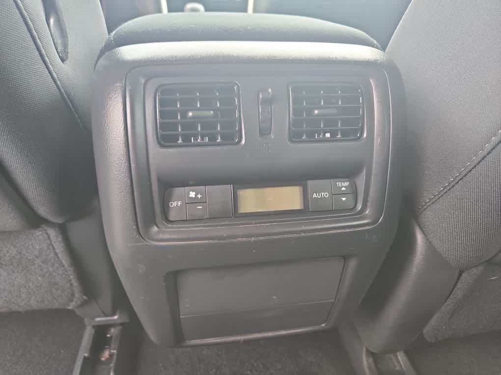 2017 Nissan Pathfinder SV