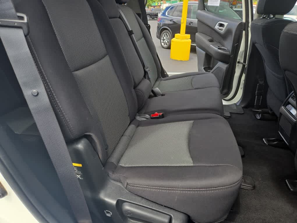 2017 Nissan Pathfinder SV