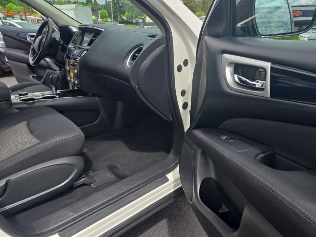 2017 Nissan Pathfinder SV