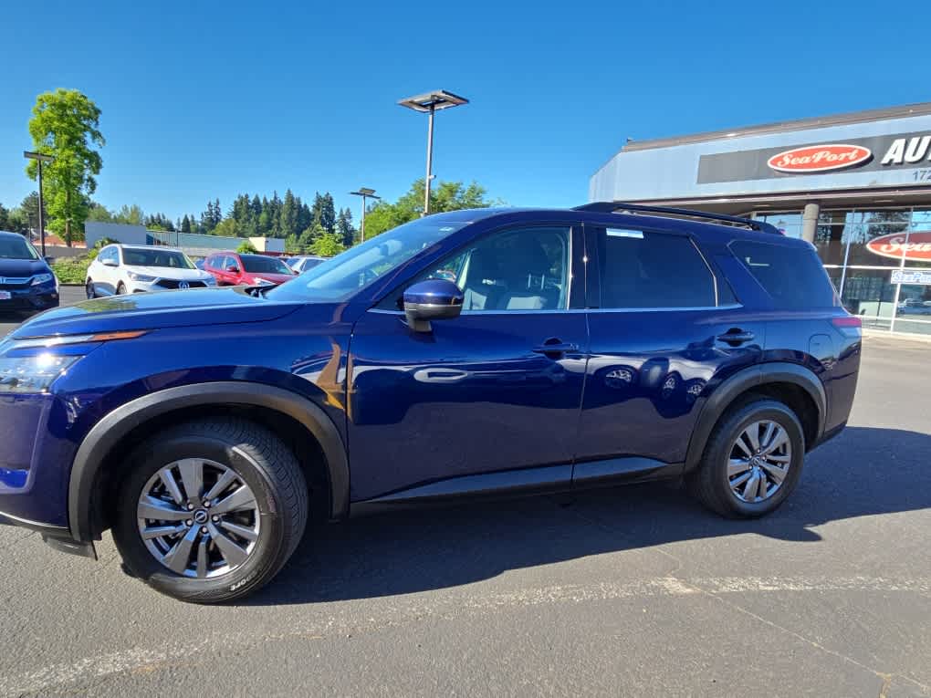 2025 Nissan Pathfinder SV