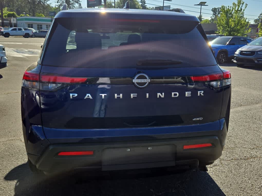 2025 Nissan Pathfinder SV