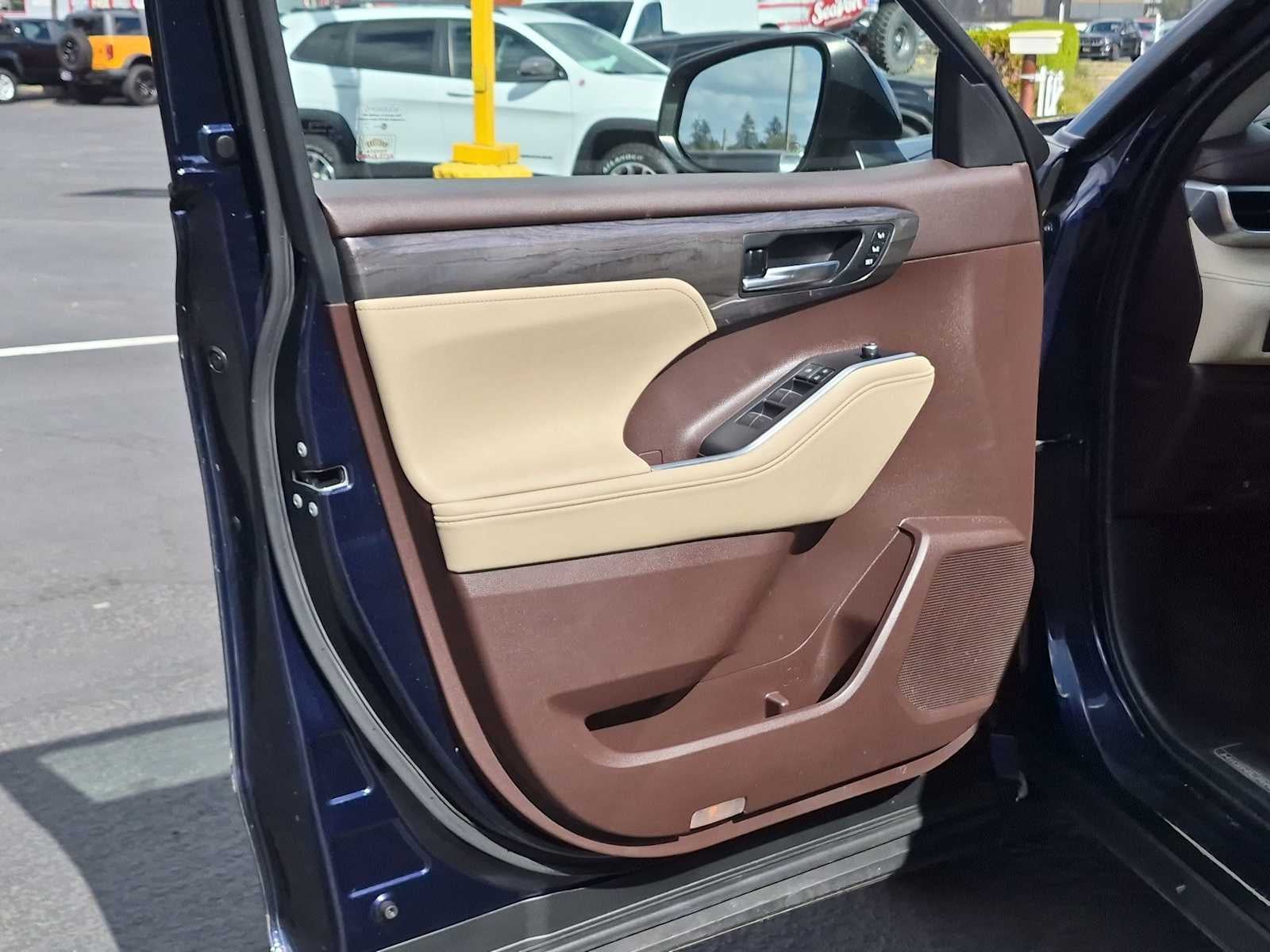 2020 Toyota Highlander Hybrid Platinum