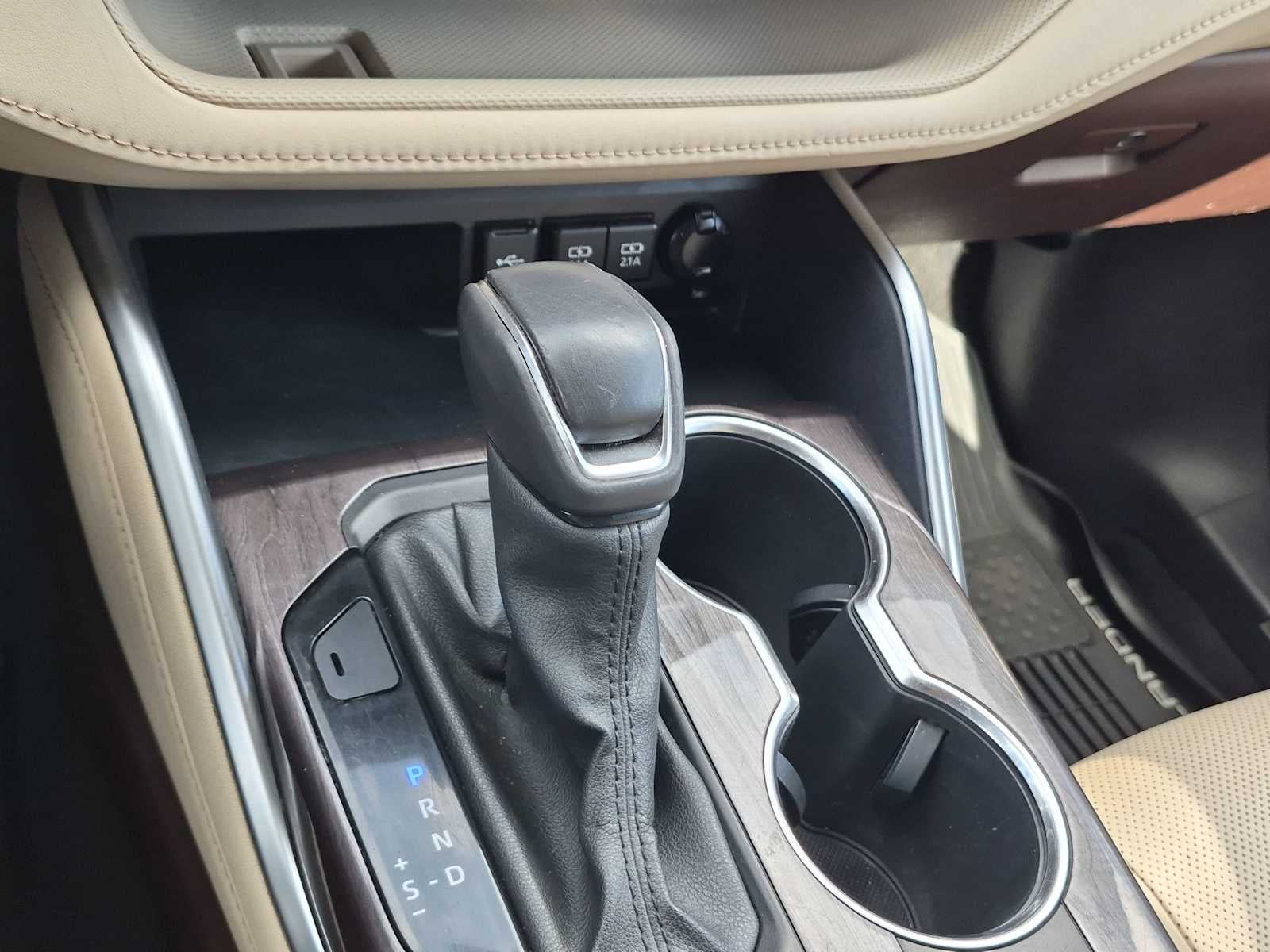 2020 Toyota Highlander Hybrid Platinum