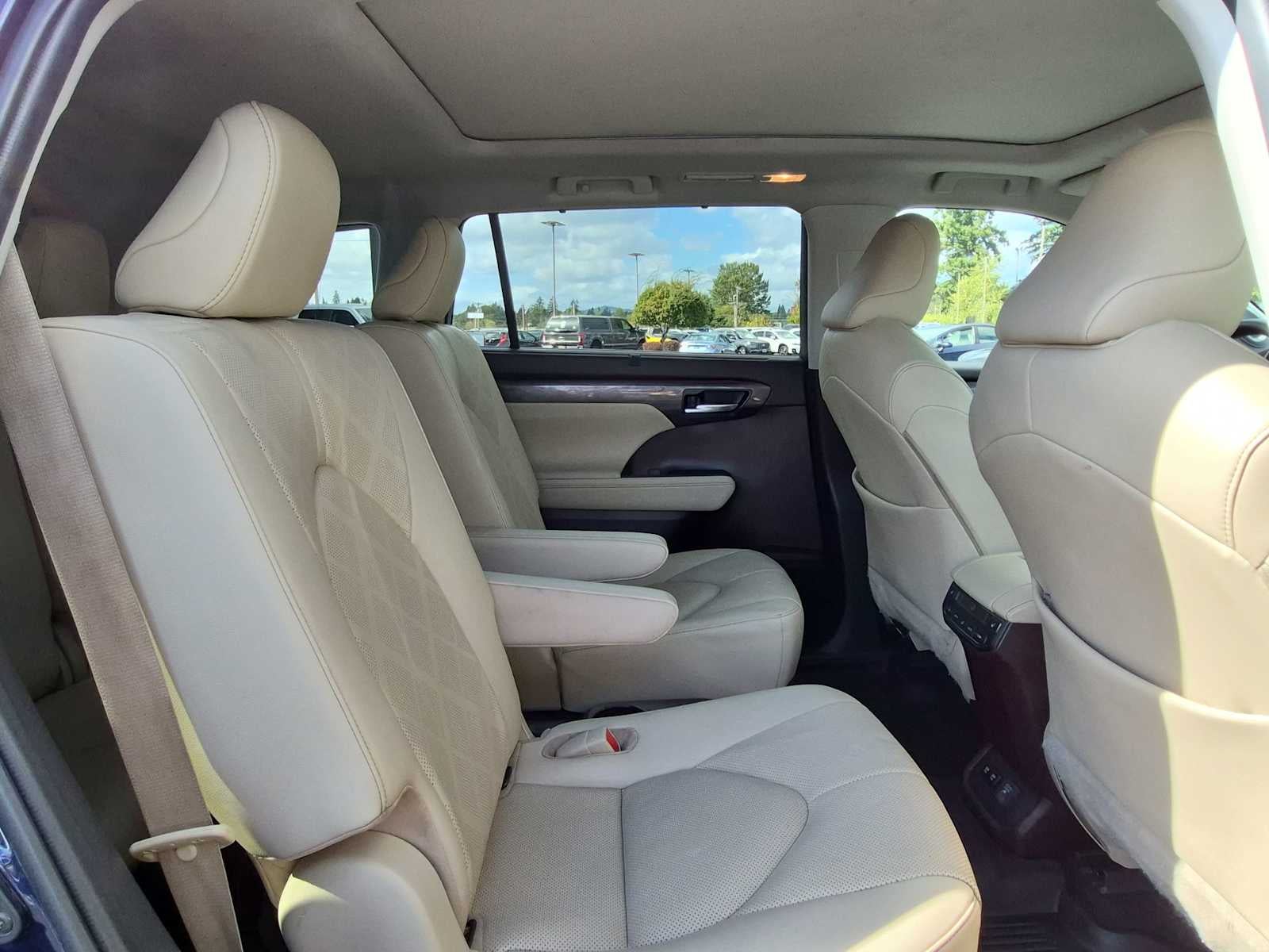 2020 Toyota Highlander Hybrid Platinum