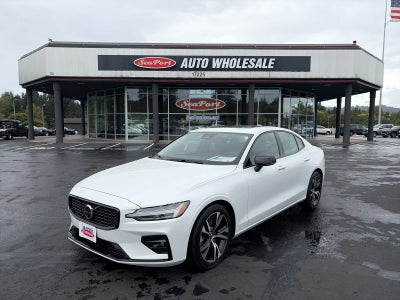 2024 Volvo S60 Plus Dark Theme