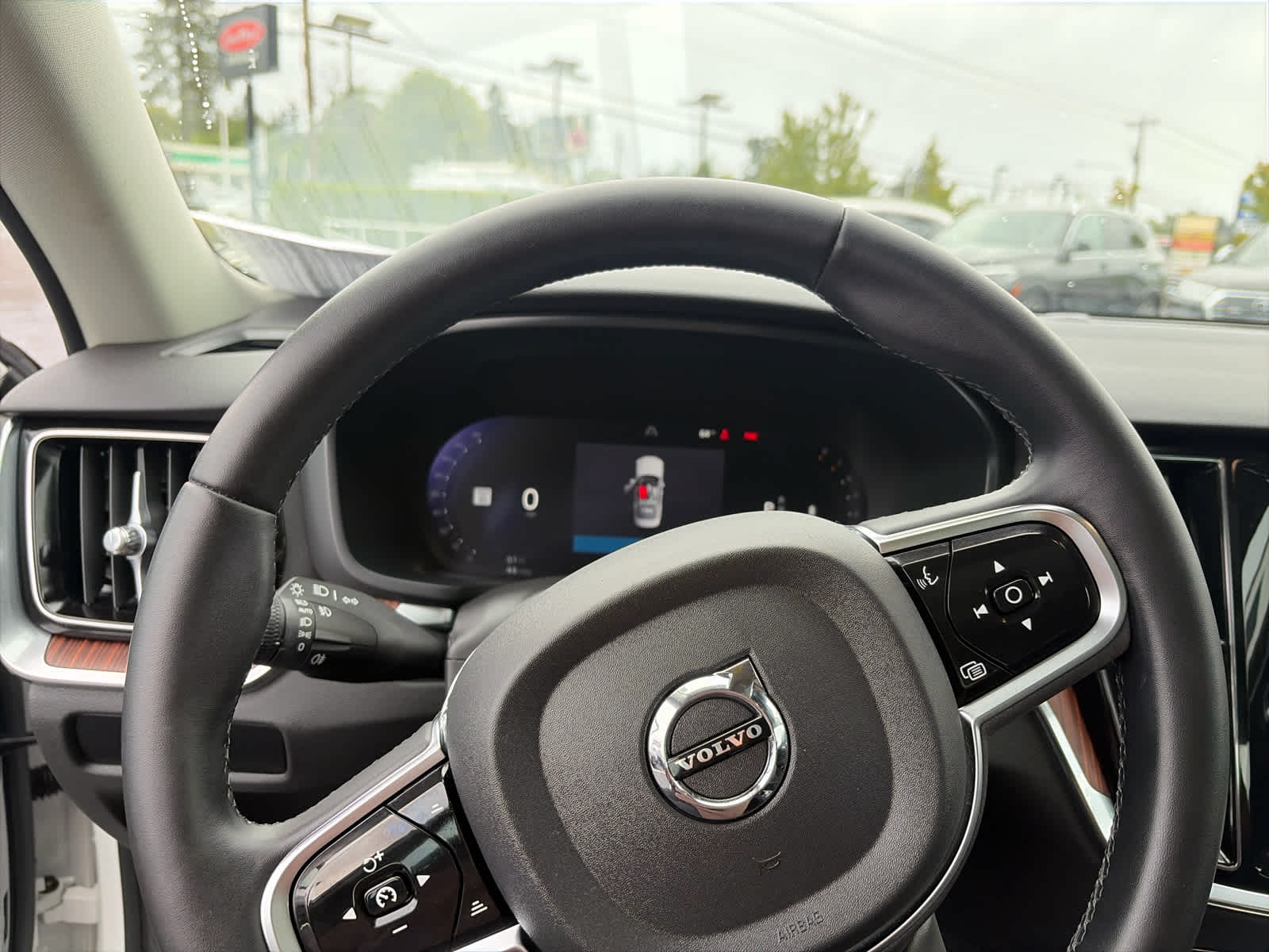 2024 Volvo S60 Plus Dark Theme
