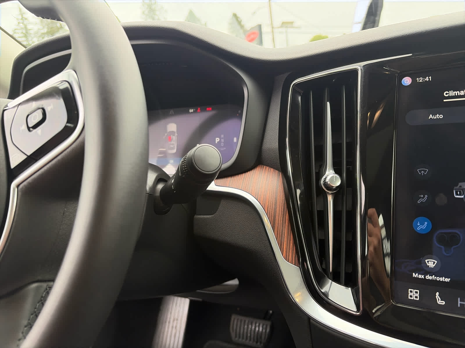 2024 Volvo S60 Plus Dark Theme