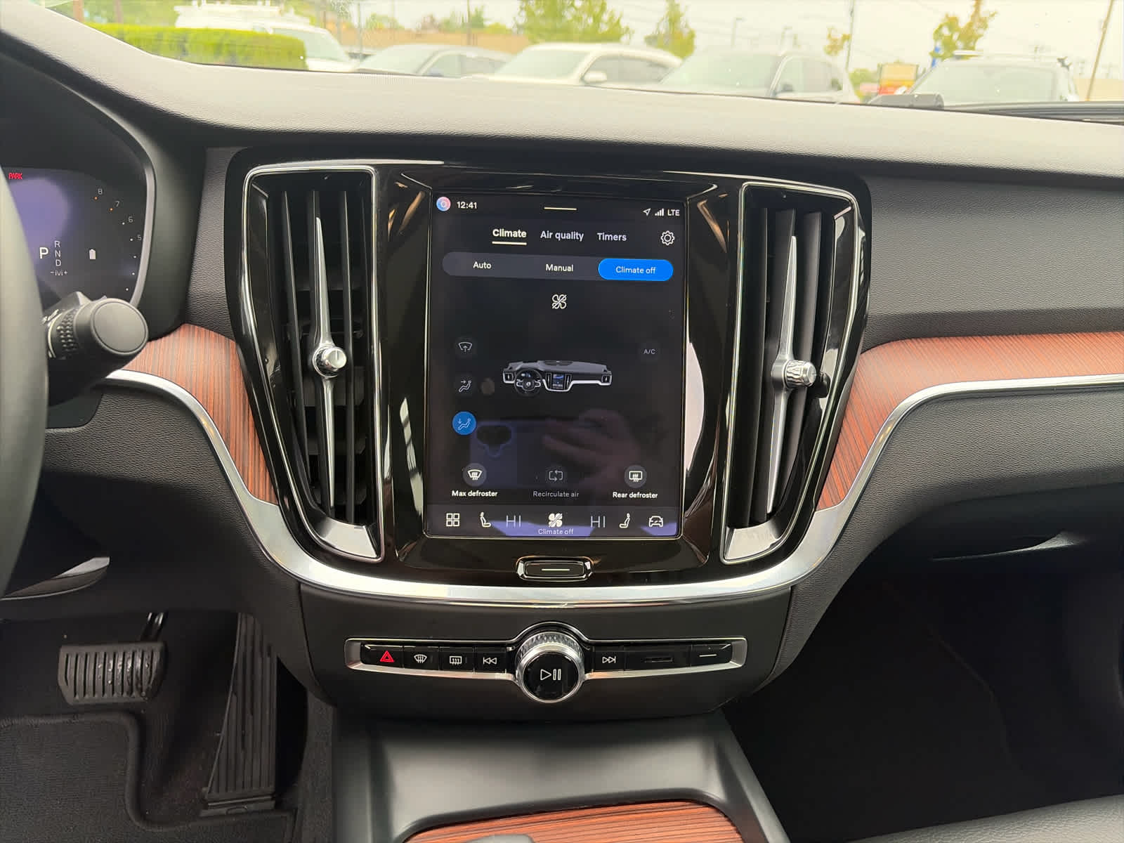 2024 Volvo S60 Plus Dark Theme