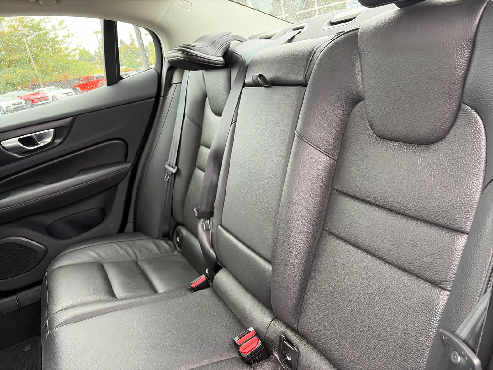 2024 Volvo S60 Plus Dark Theme