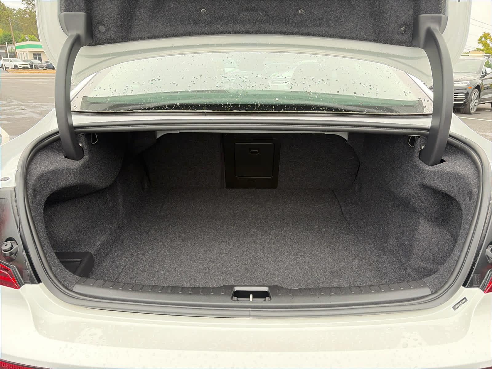 2024 Volvo S60 Plus Dark Theme