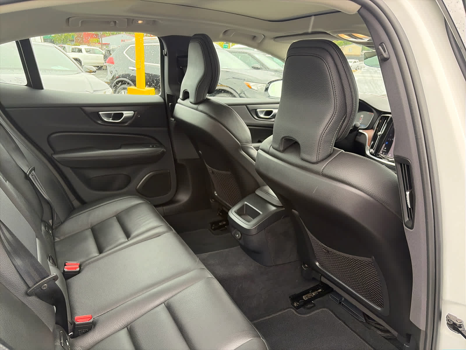 2024 Volvo S60 Plus Dark Theme