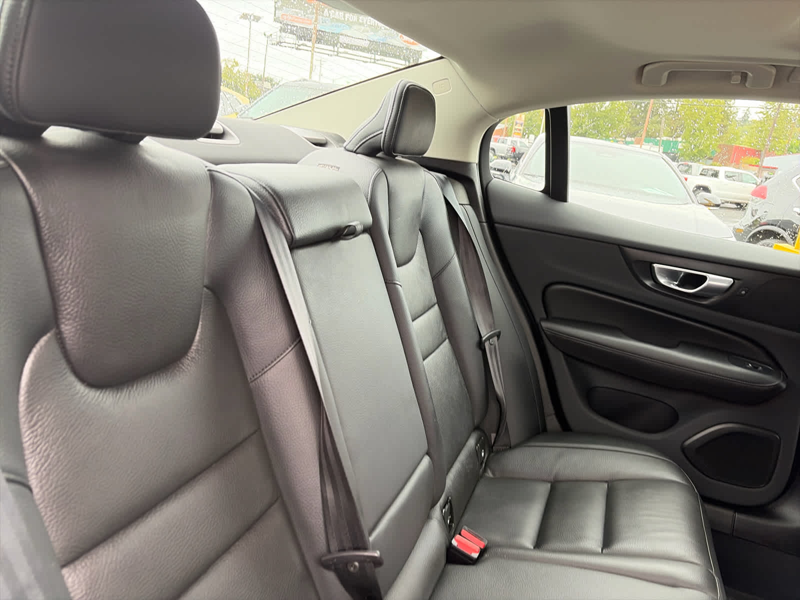 2024 Volvo S60 Plus Dark Theme