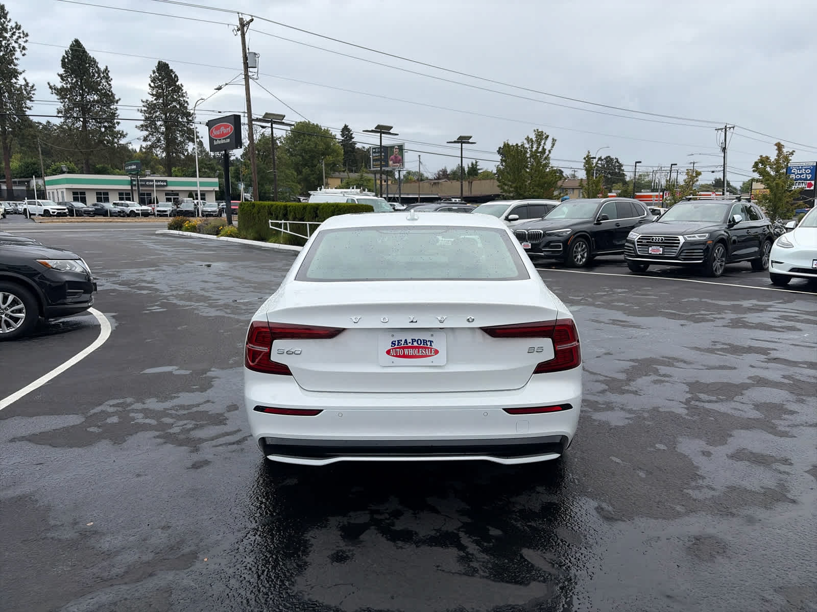 2024 Volvo S60 Plus Dark Theme